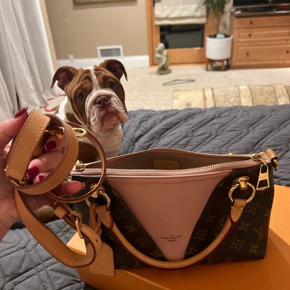 Louis Vuitton V tote BB monogram. In good condition. Authentic 💕 - Picture 4 of 7